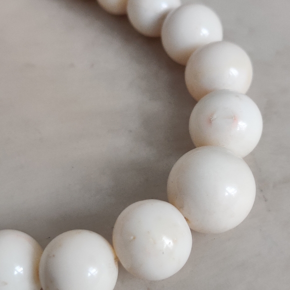 Vintage Genuine White Coral Gradient Necklace - Picture 6 of 16